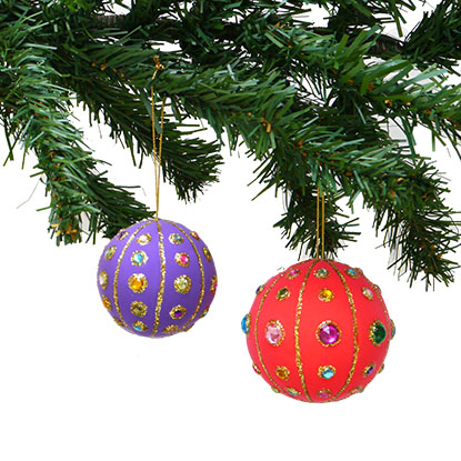 Créez de magnifiques boules de Noël pour habiller votre sapin !