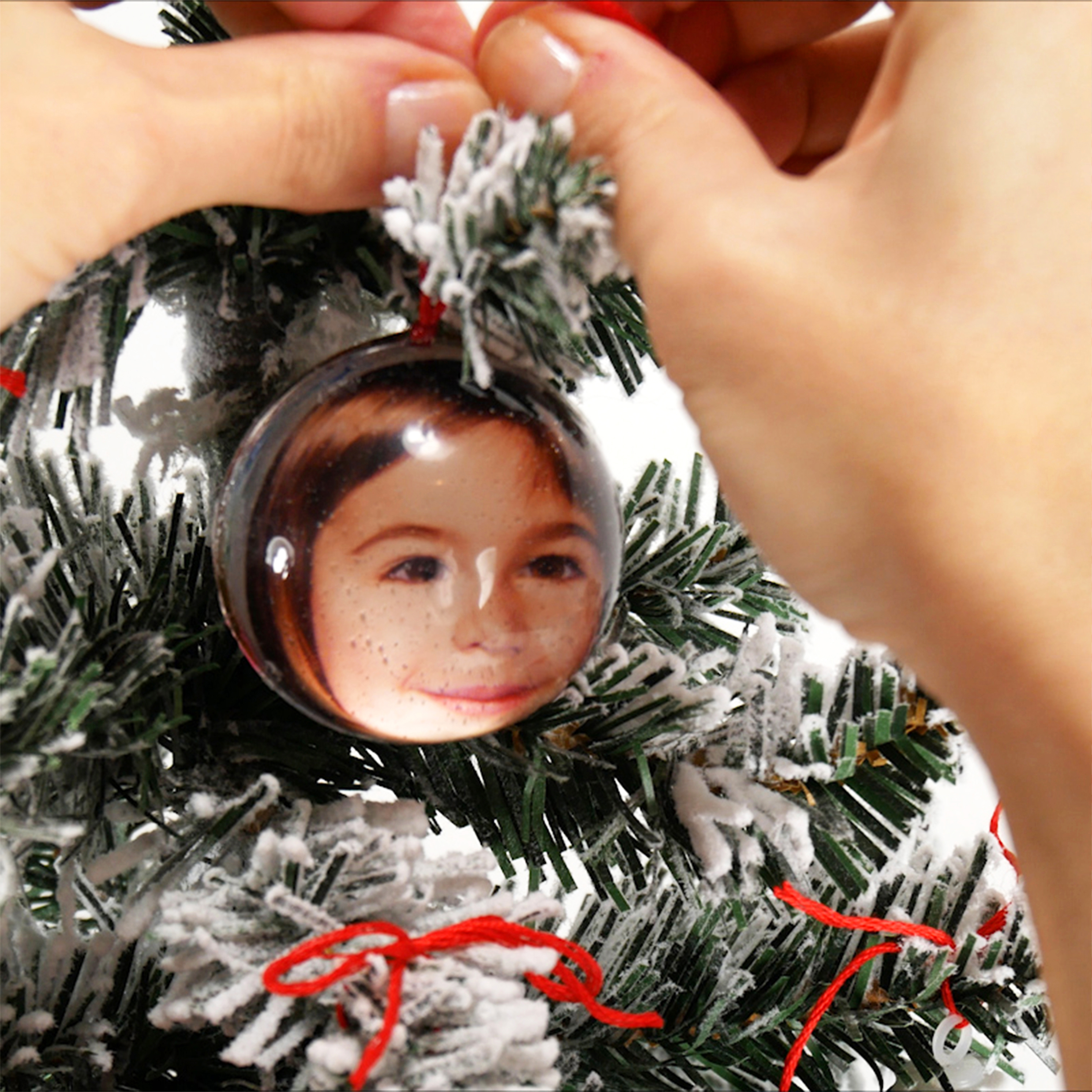 Make your Christmas balls in resin!